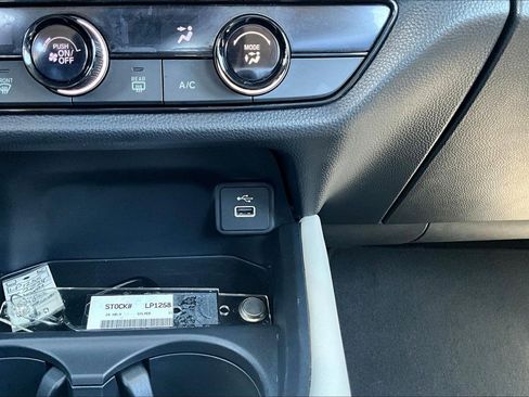 Certified 2024 Honda HR-V LX image 24