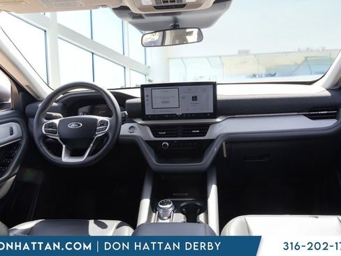 Used 2025 Ford Explorer Active w/ Active Comfort Package AWD/4WD image 4