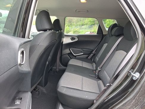Used 2025 Kia Soul LX FWD image 10