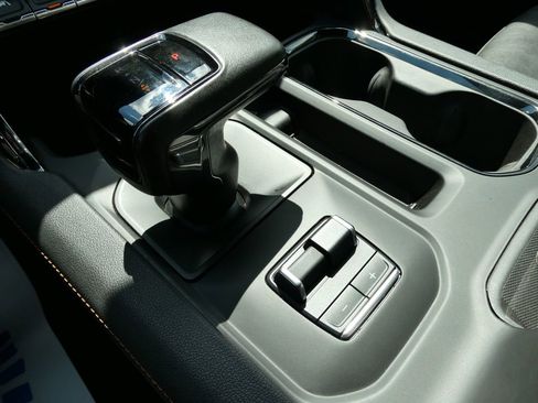 Certified 2022 GMC Sierra 1500 AT4 w/ Technology Package AWD/4WD image 30