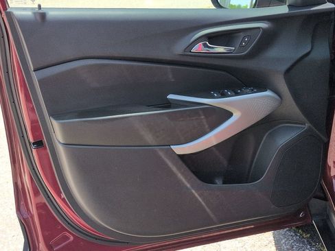 Certified 2024 Chevrolet Trax RS w/ Sunroof Package FWD image 30