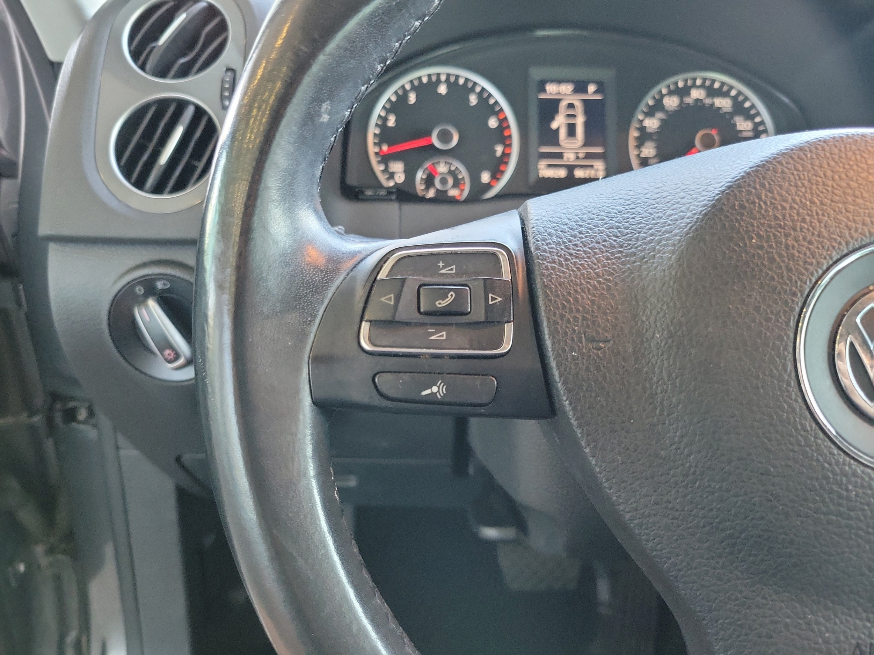 Used 2018 Volkswagen Tiguan Limited AWD/4WD image 13