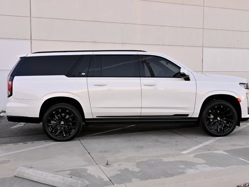 Used 2021 Cadillac Escalade ESV Sport w/ Driver Assist Tech Package RWD image 8