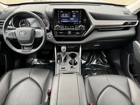 Certified 2022 Toyota Highlander XLE image 11