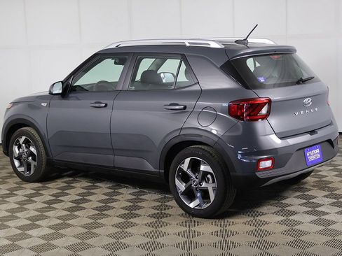 Certified 2024 Hyundai Venue SEL FWD image 8
