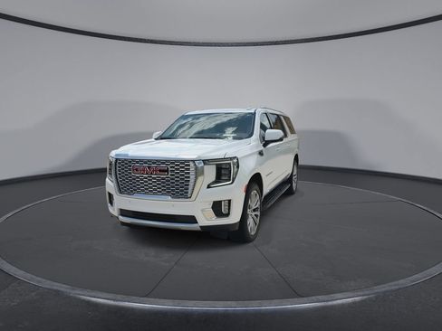Used 2023 GMC Yukon XL Denali AWD/4WD image 4