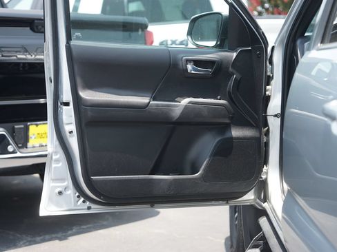 Used 2023 Toyota Tacoma TRD Sport AWD/4WD image 30