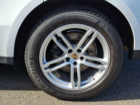 Used 2022 Porsche Macan AWD/4WD image 7