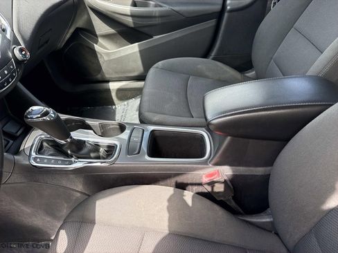 Used 2018 Chevrolet Cruze LT w/ Convenience Package FWD image 21