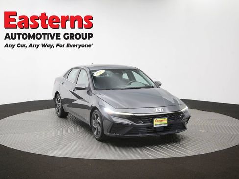 Used 2025 Hyundai Elantra SEL FWD image 52