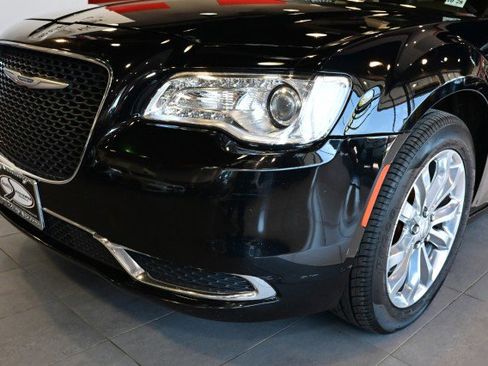 Used 2023 Chrysler 300 Touring AWD/4WD image 9