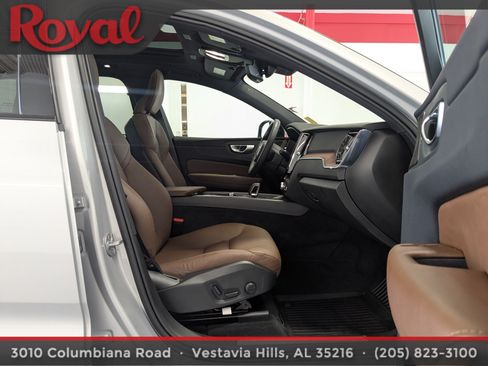 Certified 2024 Volvo XC60 B5 Plus AWD/4WD image 8