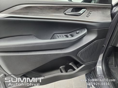 New 2025 Jeep Grand Cherokee Limited w/ Black Appearance Package image 42