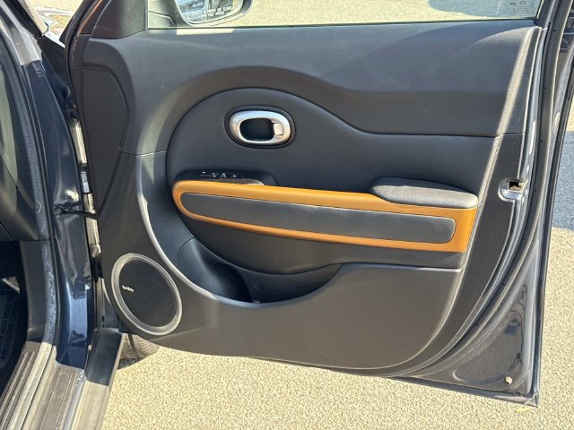 Used 2016 Kia Soul ! w/ Premium Package FWD image 8