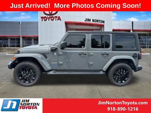 Used 2022 Jeep Wrangler Unlimited Sahara AWD/4WD image 4