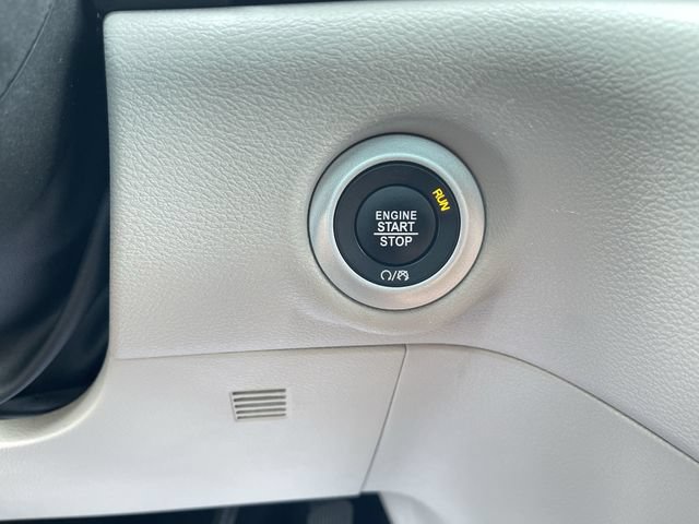 Used 2024 Chrysler Pacifica Touring-L FWD image 16