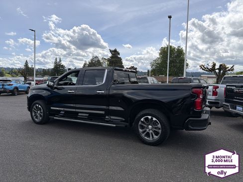 Used 2024 Chevrolet Silverado 1500 High Country w/ Technology Package AWD/4WD image 3