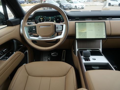 New 2026 Land Rover Range Rover Long Wheelbase SE image 8