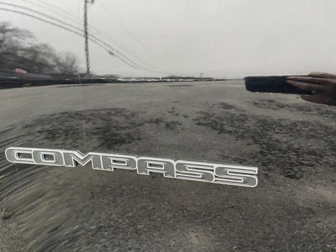 Used 2018 Jeep Compass Limited w/ Navigation Group image 11