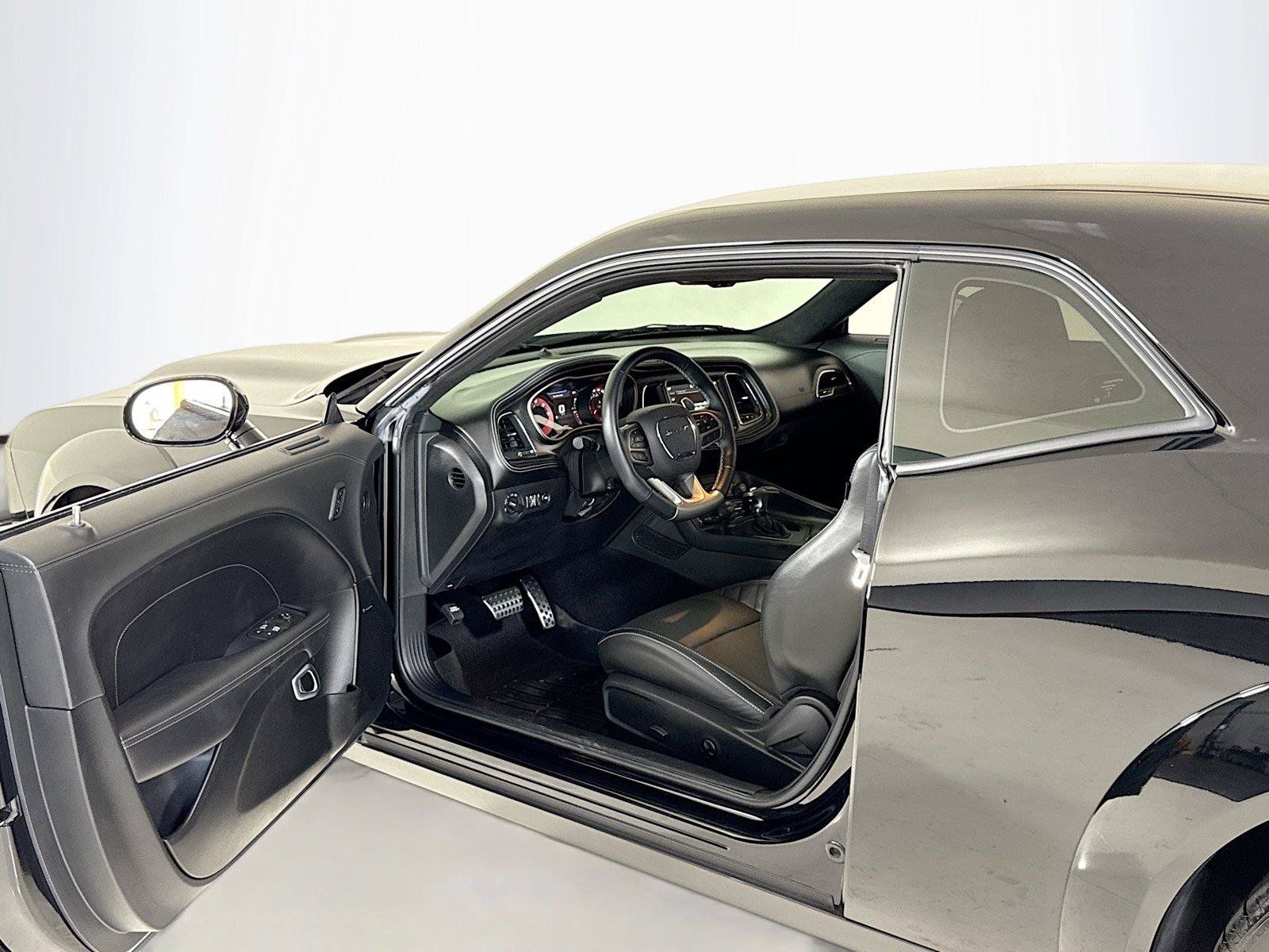 Used 2022 Dodge Challenger SRT Hellcat RWD image 12