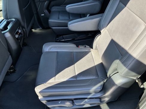 Used 2023 Chevrolet Suburban LT RWD image 14
