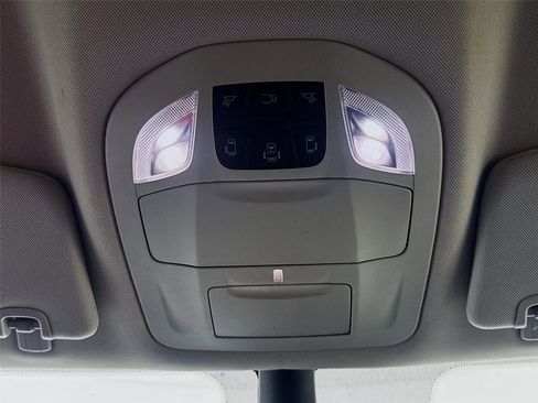 Used 2023 Chrysler Pacifica Touring-L image 12