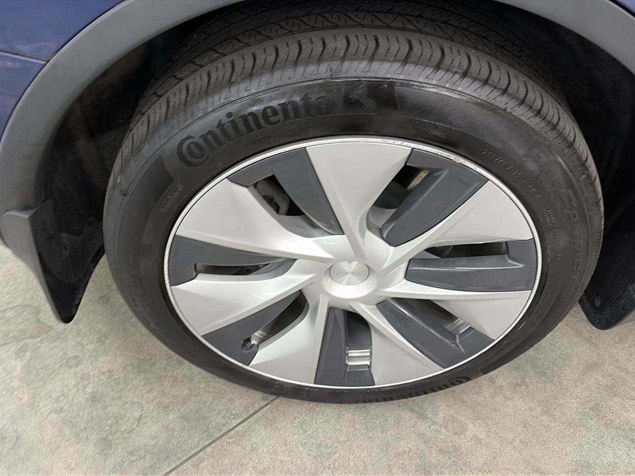 Used 2022 Tesla Model Y Long Range AWD/4WD image 30