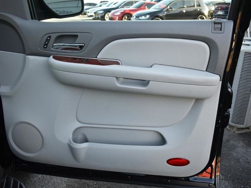 Used 2009 Chevrolet Avalanche LTZ image 37