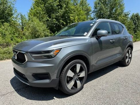Used 2019 Volvo XC40 T5 Momentum AWD/4WD image 1