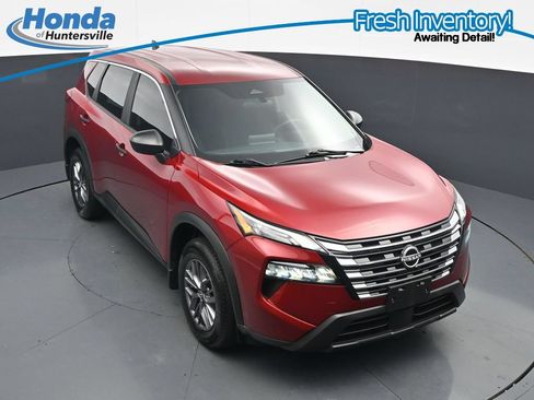 Used 2024 Nissan Rogue S AWD/4WD image 18