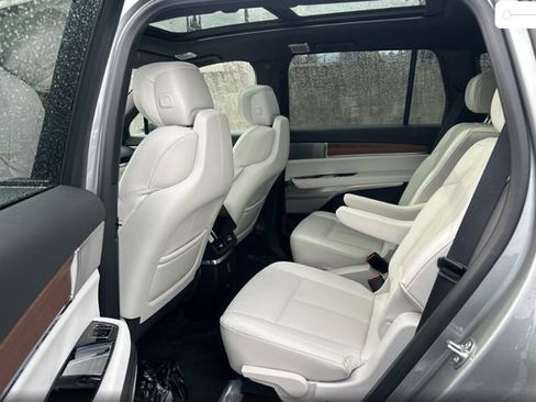 Used 2026 Cadillac Vistiq Luxury image 12