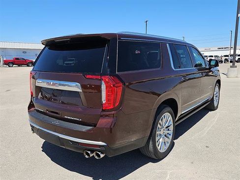 Certified 2023 GMC Yukon XL Denali w/ Denali Reserve Package AWD/4WD image 5