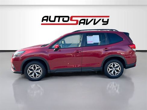 Used 2024 Subaru Forester Premium image 4
