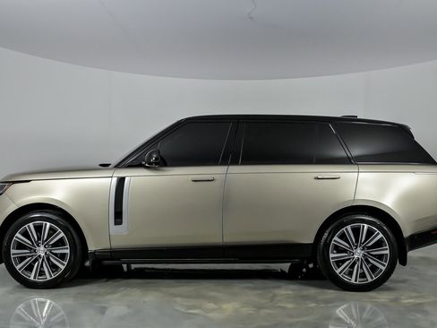 Used 2023 Land Rover Range Rover SV AWD/4WD image 8