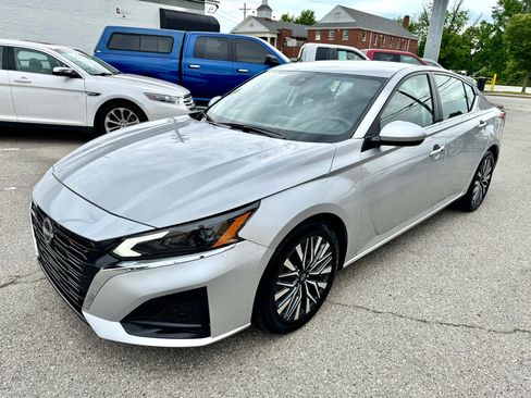 Used 2023 Nissan Altima 2.5 SV image 3