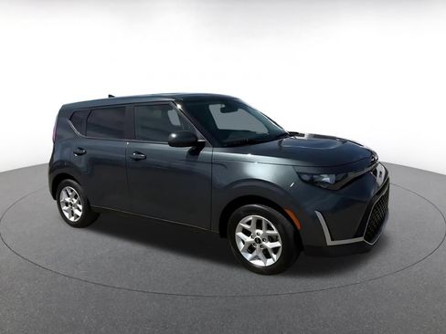 Used 2025 Kia Soul LX w/ LX Technology Package FWD image 2