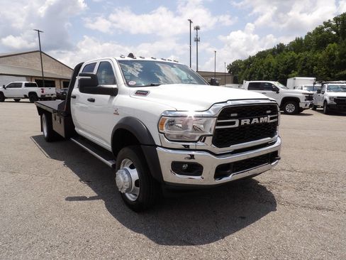 Used 2024 RAM 5500 Tradesman w/ Chrome Appearance Group AWD/4WD image 11