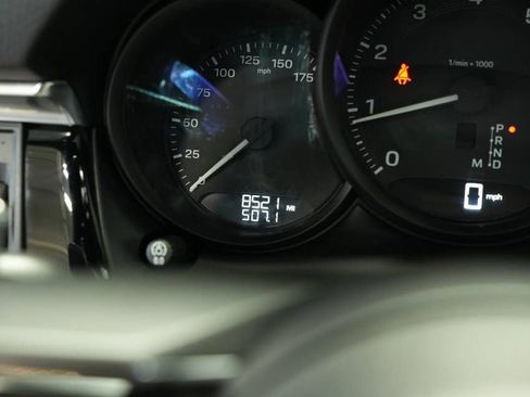 Certified 2025 Porsche Macan image 15