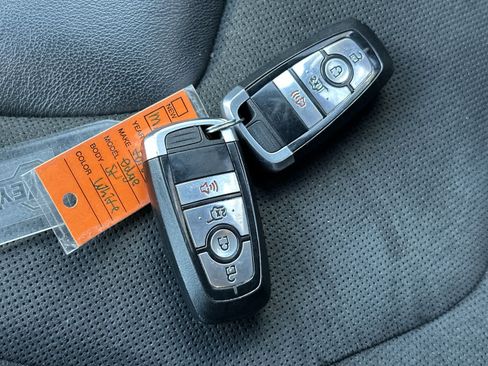 Used 2022 Ford Edge ST AWD/4WD image 25