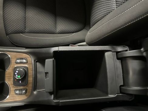 Certified 2022 GMC Acadia SLE w/ Driver Convenience Package image 25