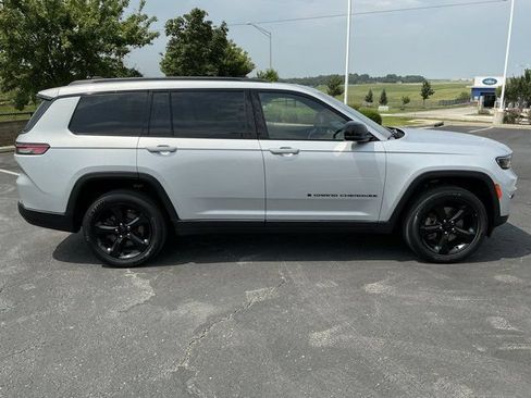 Used 2023 Jeep Grand Cherokee L Laredo AWD/4WD image 3