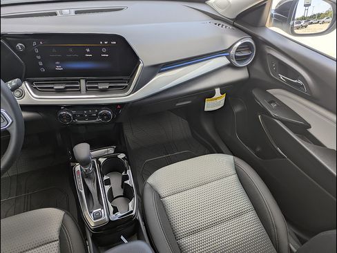 New 2026 Chevrolet Trax LT w/ Midnight Edition FWD image 18