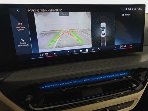 Used 2025 BMW 330i Sedan w/ M Sport Package image 24