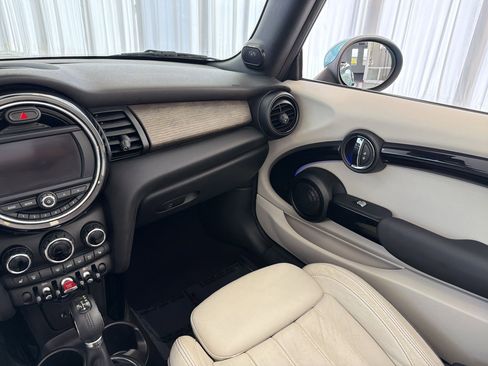 Used 2017 MINI Cooper S image 25