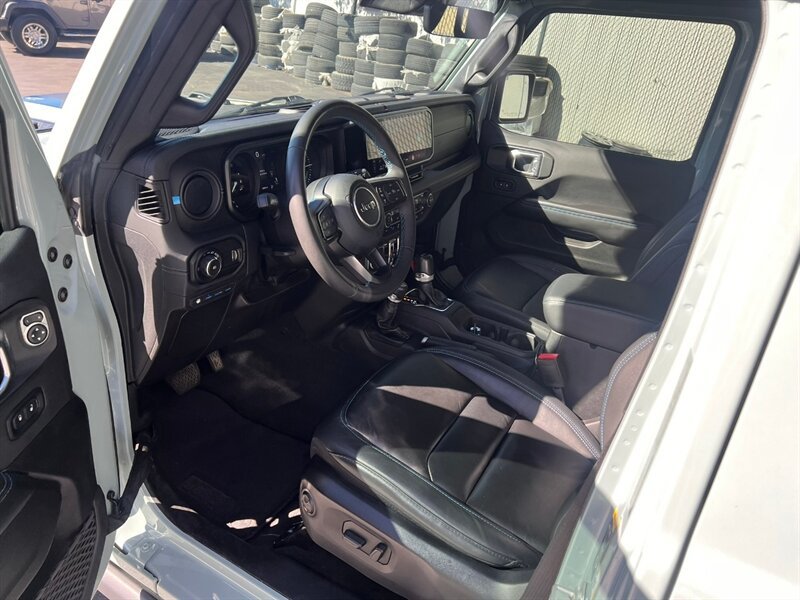 Used 2024 Jeep Wrangler Unlimited Rubicon 4xe AWD/4WD image 15