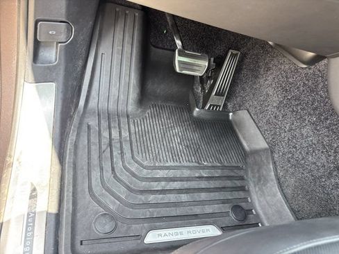 Used 2025 Land Rover Range Rover Long Wheelbase Autobiography AWD/4WD image 30