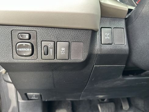 Used 2013 Toyota RAV4 LE image 19