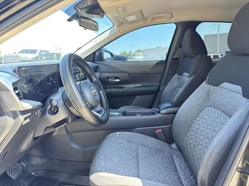Used 2025 Nissan Kicks SV FWD image 11