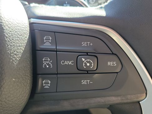 New 2025 Jeep Grand Cherokee Limited w/ Trailer Tow Package AWD/4WD image 20