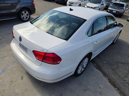 Used 2012 Volkswagen Passat 2.5 SEL Premium FWD image 18